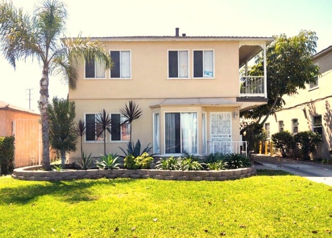Building Photo - 2574 Southern Ave