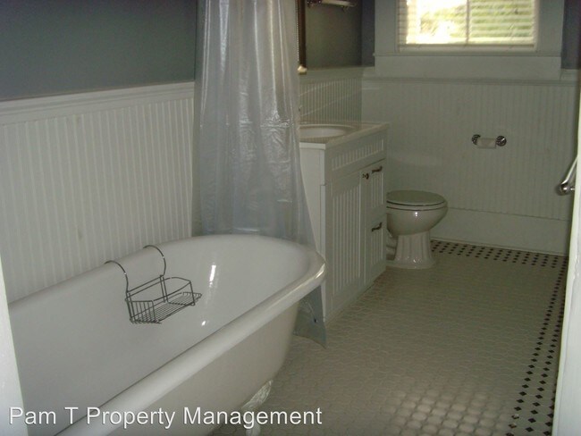 Building Photo - 3 br, 1.5 bath House - 307 East 31st Street