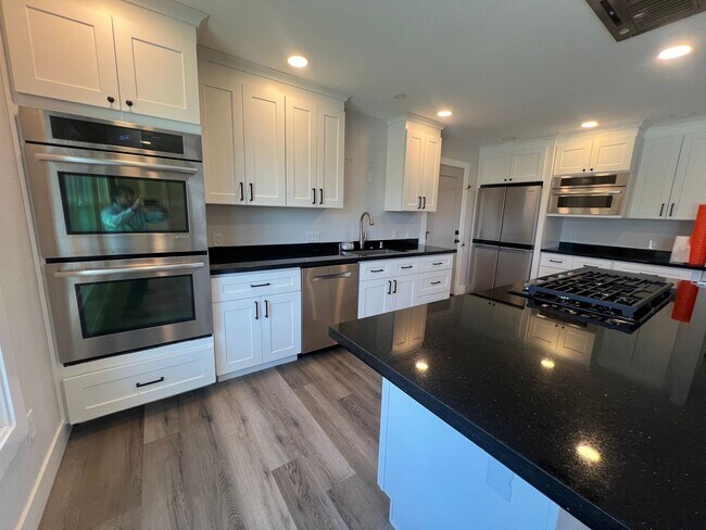 Building Photo - 1159 Salerno Dr