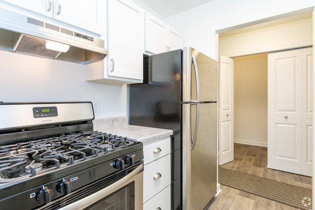 The Spruce - Kitchen - Ramblewood Apartments