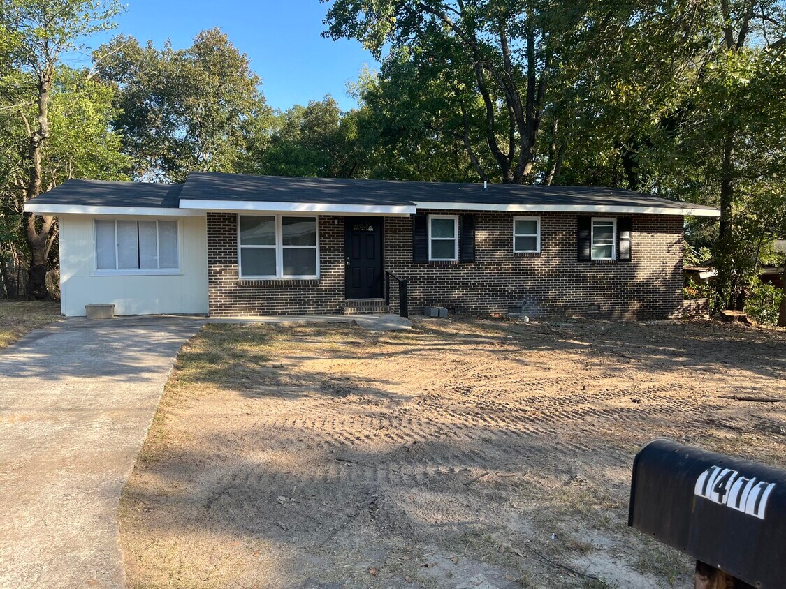 Primary Photo - 1411 Ridgewood Dr