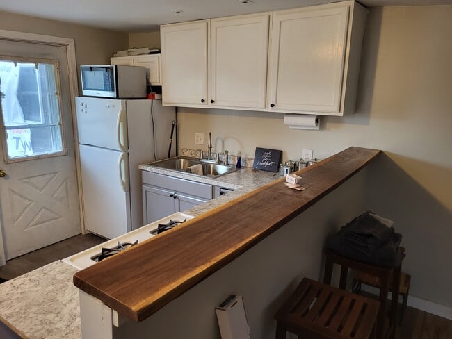 Kitchenette - 11 Corwin St