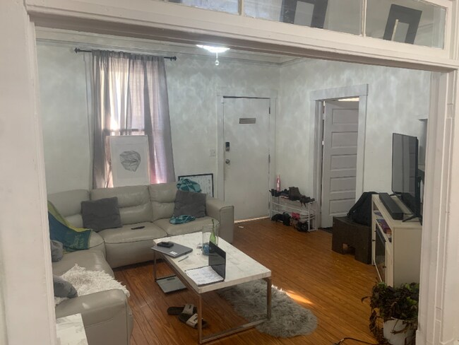 Foto del edificio - 1014 W 39th St