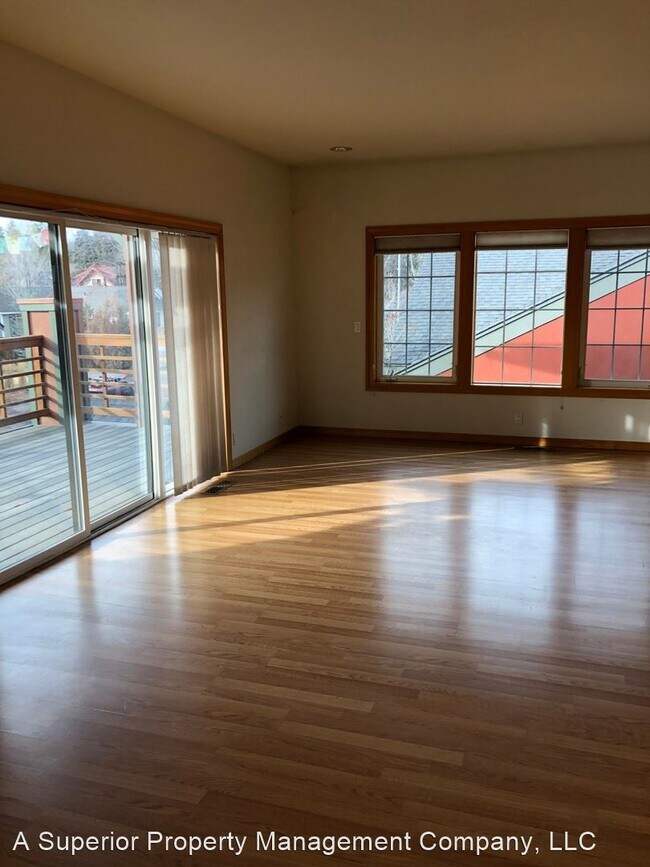 Foto del edificio - 2 br, 2 bath House - 1030 NW Milwaukee Ave