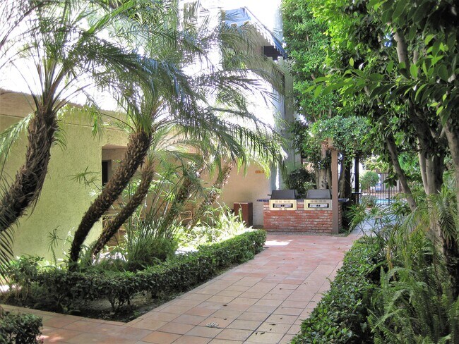 Foto del edificio - 18530 Hatteras St