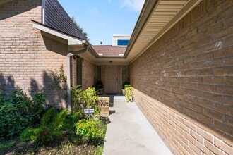 Building Photo - 14039 Utopia Dr