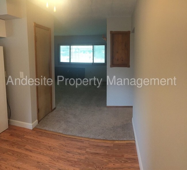 Foto del edificio - 5825 Jaycox Rd