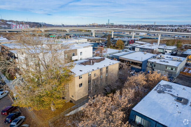 Photo du bâtiment - 1916 11th Ave SW