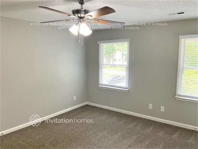 Building Photo - 330 Brooke Wood Dr
