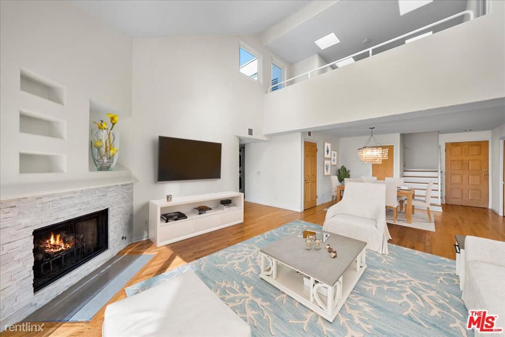 Primary Photo - 2 br, 3 bath Condo - 16040 W Sunset Blvd U...