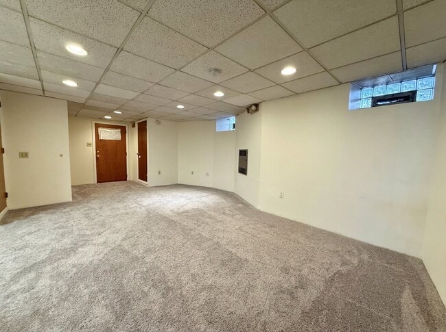 Building Photo - 604 Primos Ave