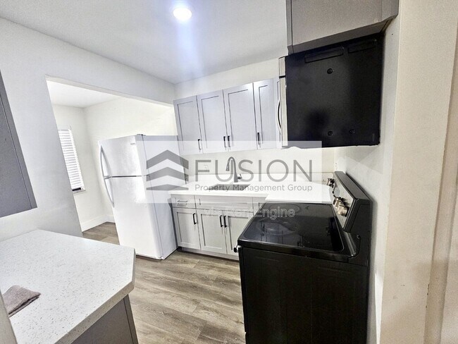 Building Photo - 1730 Acapulco Dr