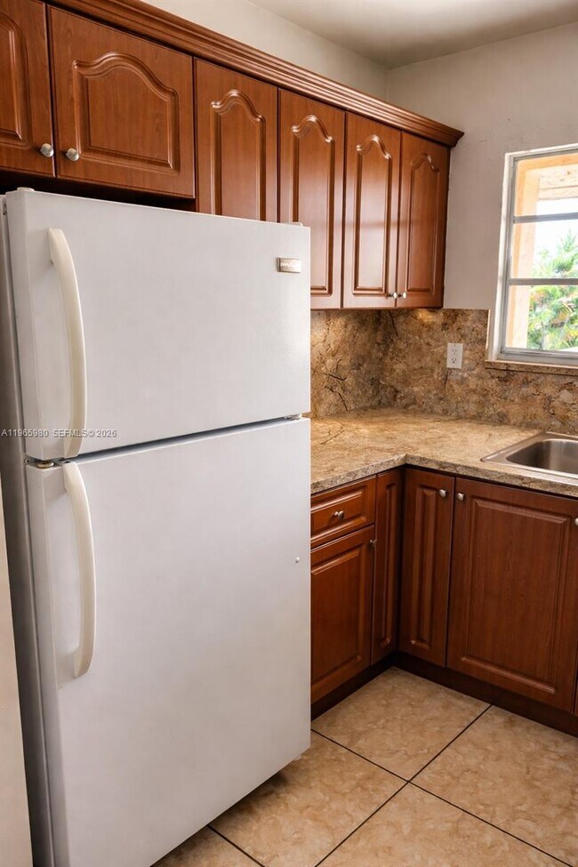 Foto del edificio - 6850 W 14th Ct