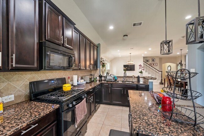 Foto del edificio - 8819 Chaco Hill Ln