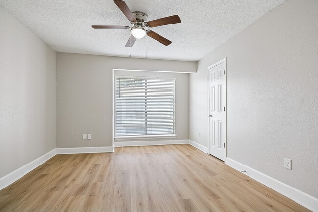 Building Photo - Bellecour Crossings