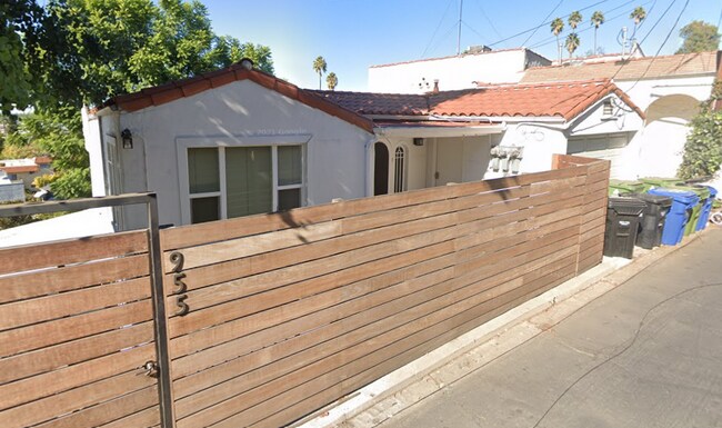 Building Photo - 955 Maltman Ave
