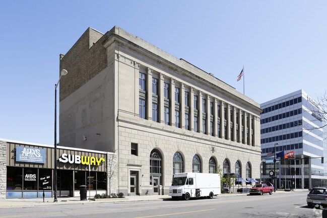 Building Photo - The Navarre