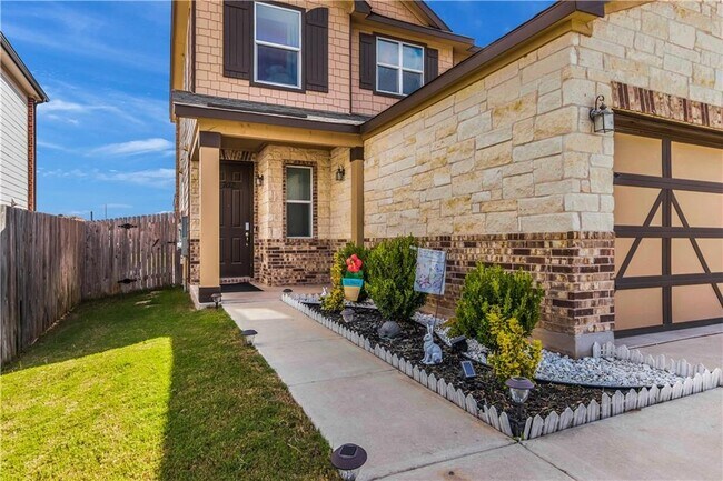 Building Photo - 702 Screech Owl Dr