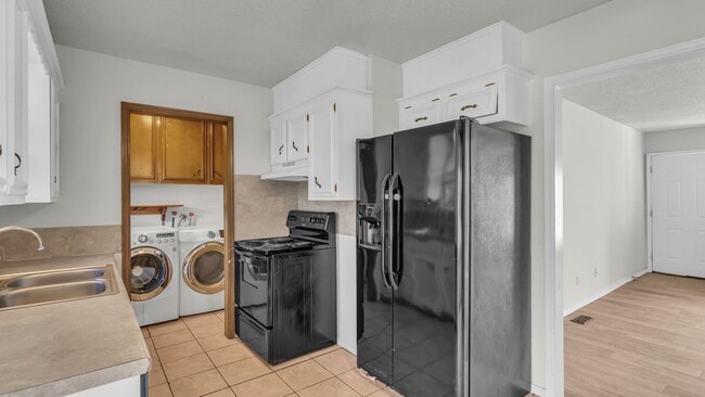 Foto del edificio - E 35th St Duplex