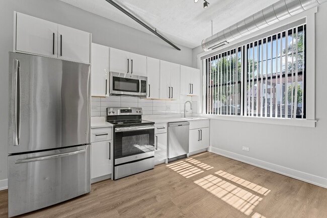 Foto del edificio - 7645 N Sheridan Rd