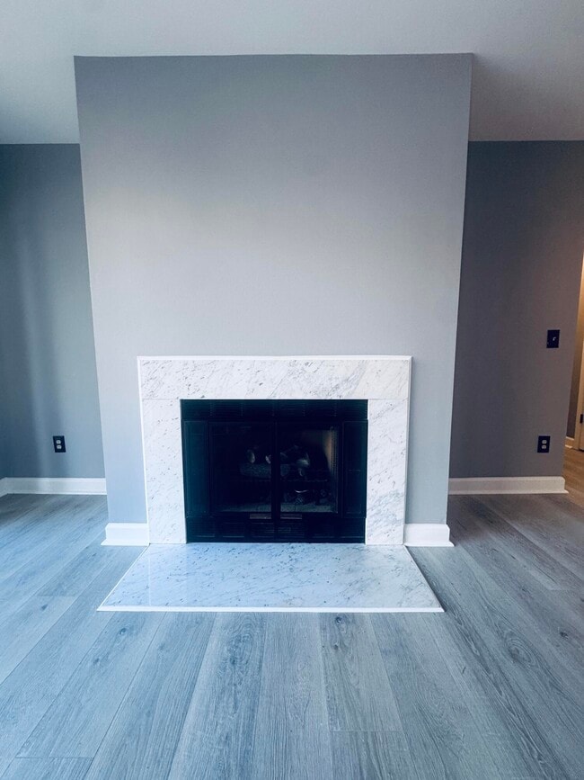 Building Photo - 6660 Maple Lakes Dr