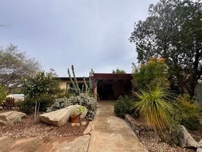 Building Photo - 221 Sage Rd