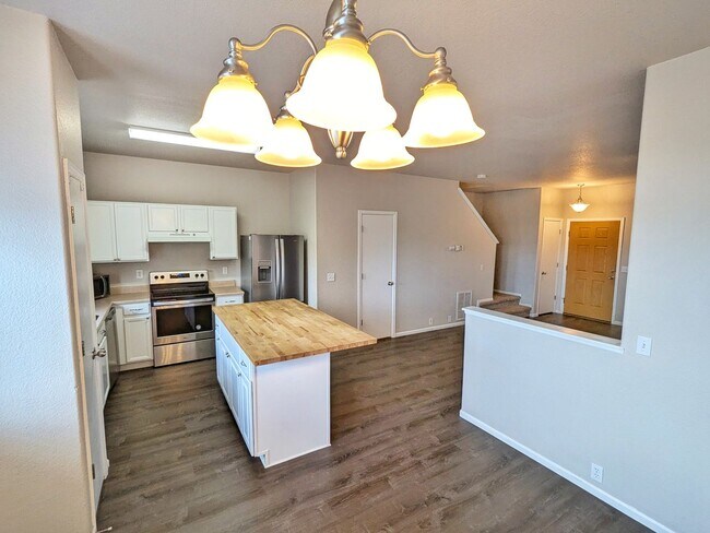 Foto del edificio - 2 Bedroom 2.5 Bath Townhome