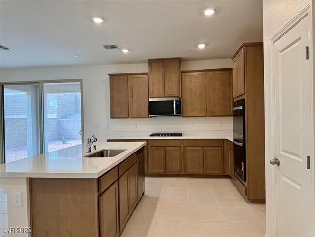 Foto del edificio - 639 La Vis Acrs Ln