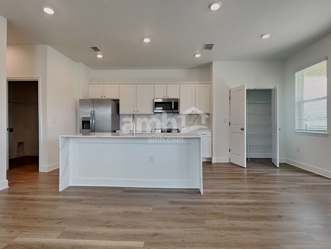 Building Photo - 16467 Cheyanne Ct