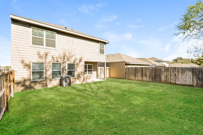 Building Photo - 2100 Eastwood Ct