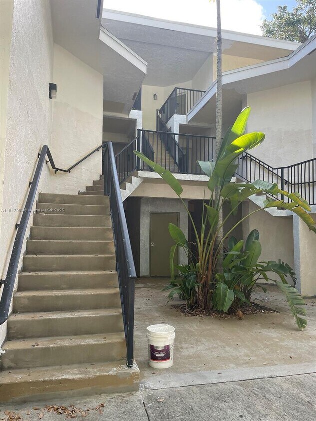 Primary Photo - 2550 SW 18th Terrace