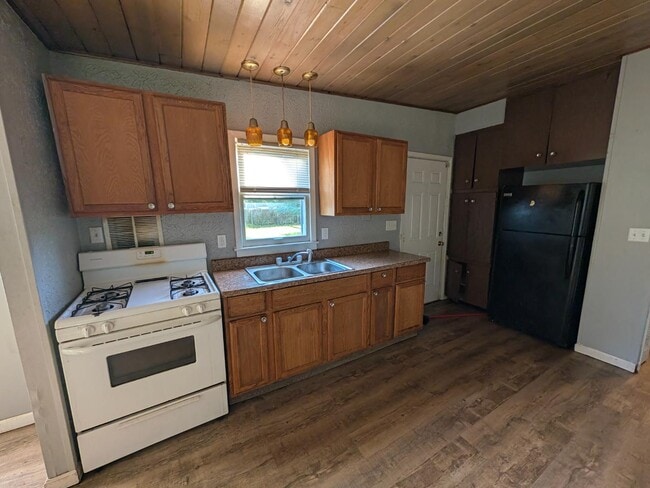 Building Photo - 56445 Eastlea Dr