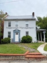 Building Photo - 108 Wayside Ave