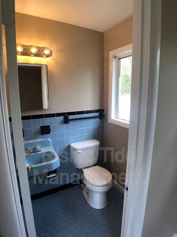 Foto del edificio - 200 E Haven Dr NE