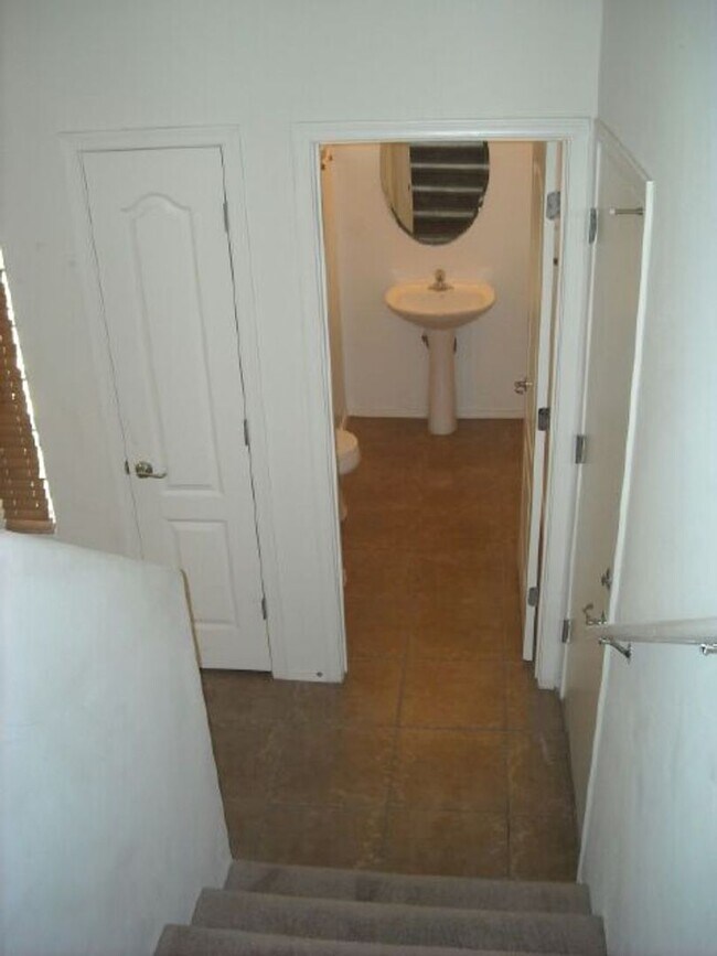 Building Photo - NORTHWEST HOME FOR RENT