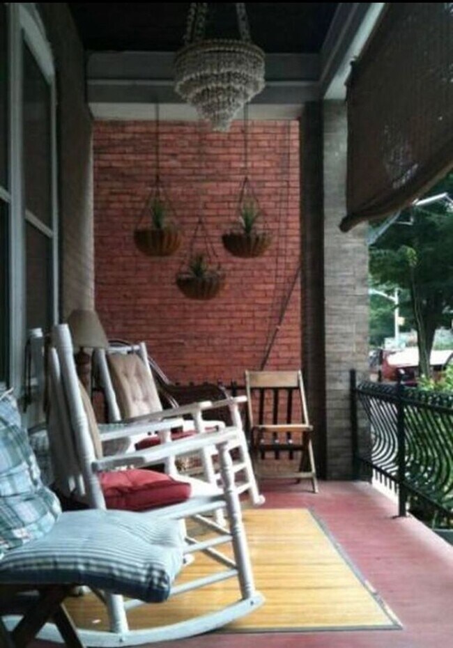 Foto del edificio - 147 E Chestnut St