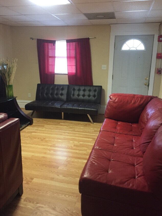 Foto principal - 704 Willey St
