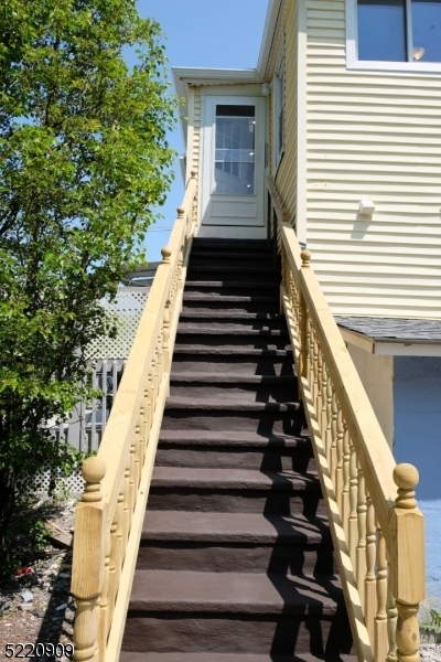 Building Photo - 27 E Hanover Ave