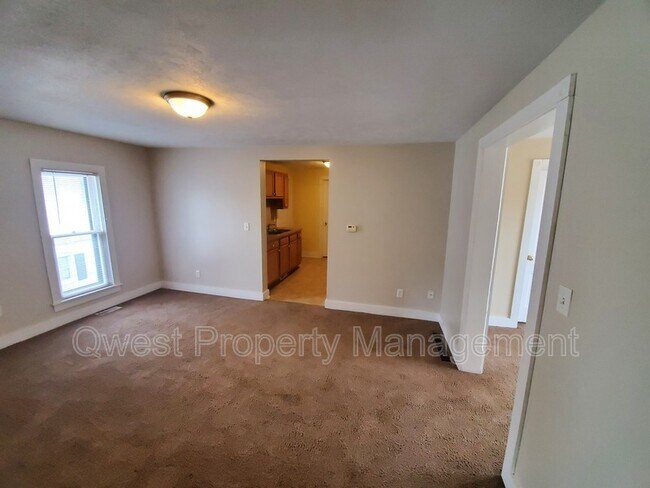 Building Photo - 227 Hollister Ave SE