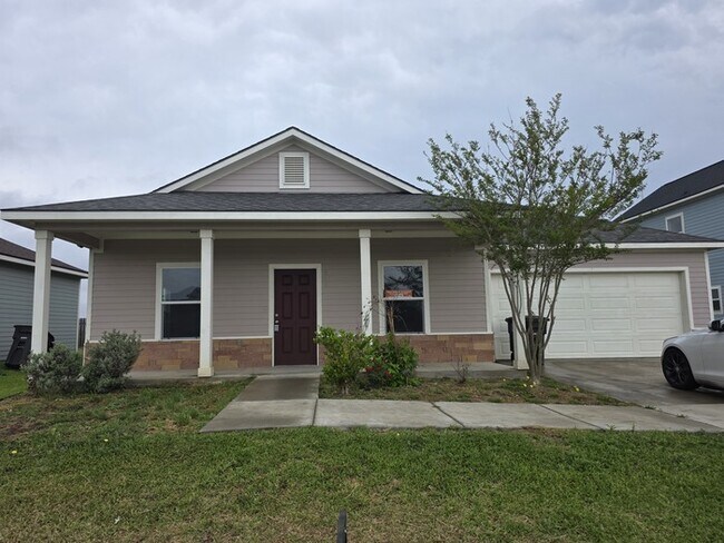 Building Photo - 3/2/2 Ready for Move In