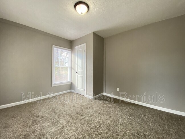 Building Photo - 304 N Hospital Dr