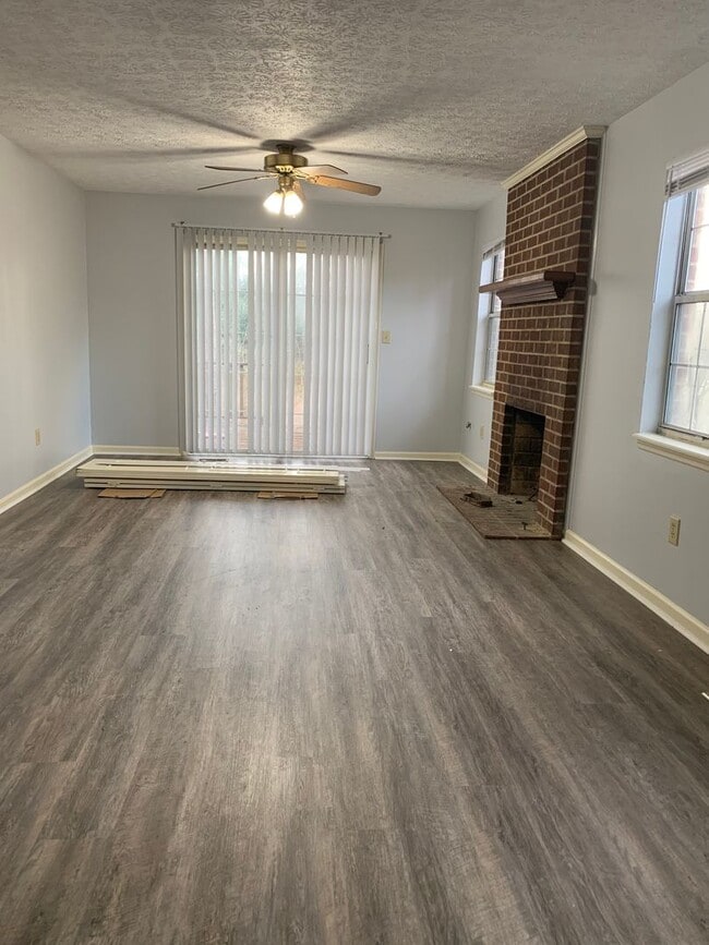 Photo - 2/2 Duplex in 5 POINTS near Memorial Park!!!  Available April 2026 Apartment