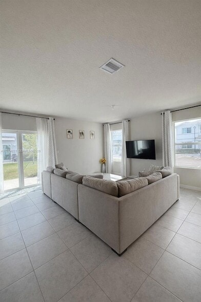 Building Photo - 1081 NW 5th St