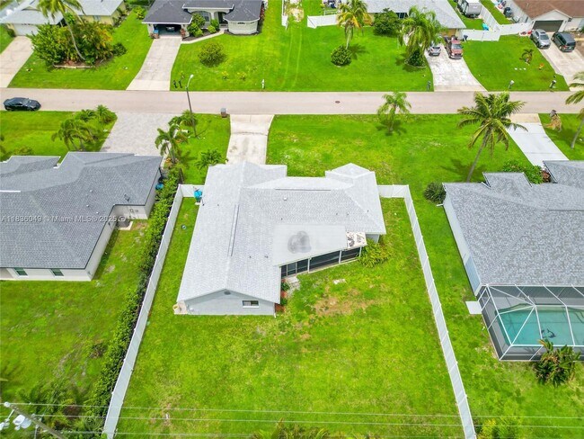 Building Photo - 709 SW 9th Ave