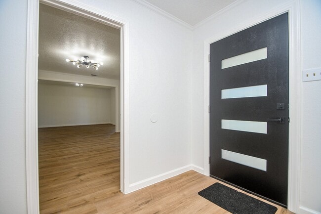 Foto del edificio - 7703 Braesridge Ct