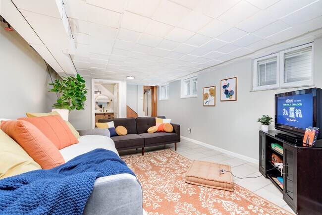 Foto del edificio - 5336 Northrup Ave