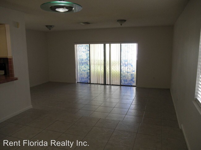Building Photo - 2 br, 2 bath House - 2727 Lowson Blvd. Unit A