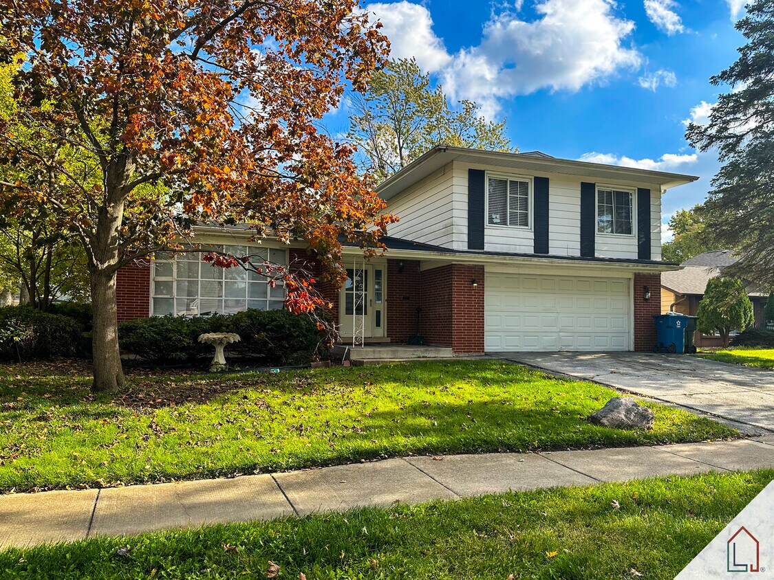 Foto principal - 22449 Lakeshore Dr
