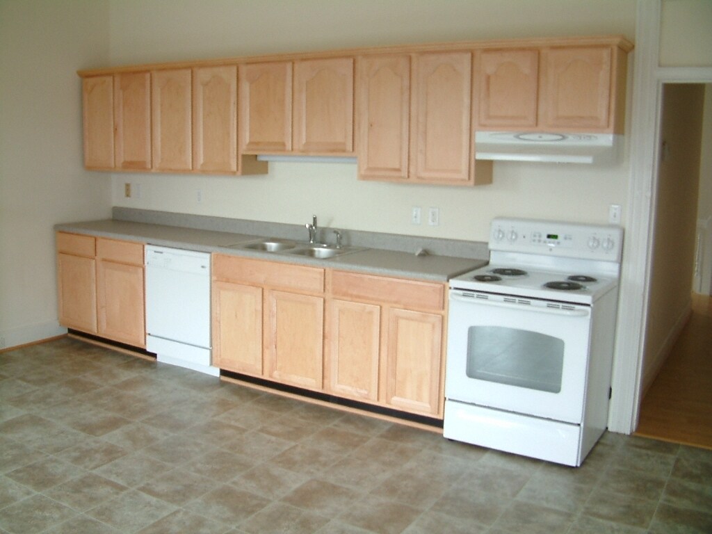 Kitchen - 417 W Grace St