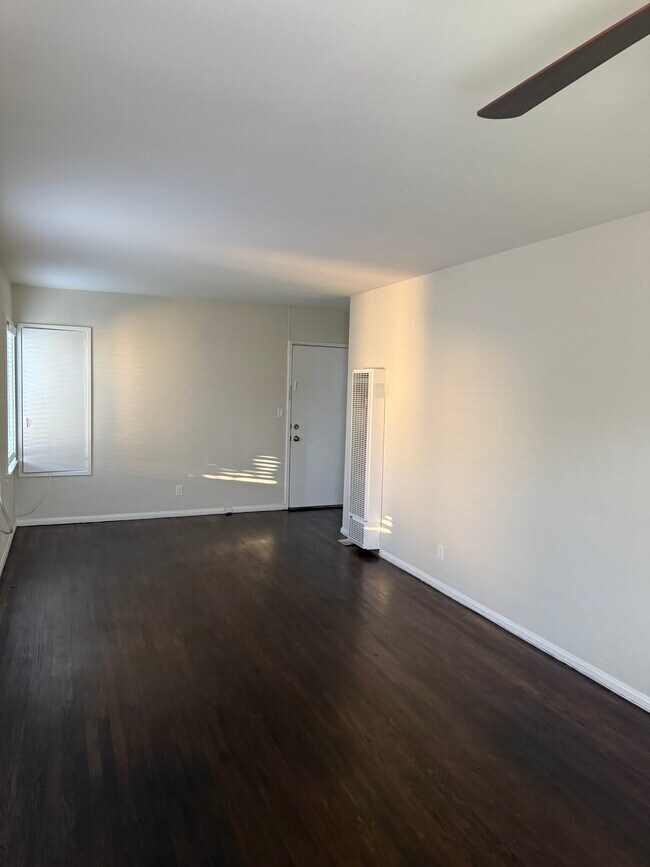 Foto del edificio - 14818 Magnolia Blvd